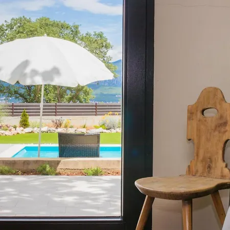 Semesterbostad House Erika